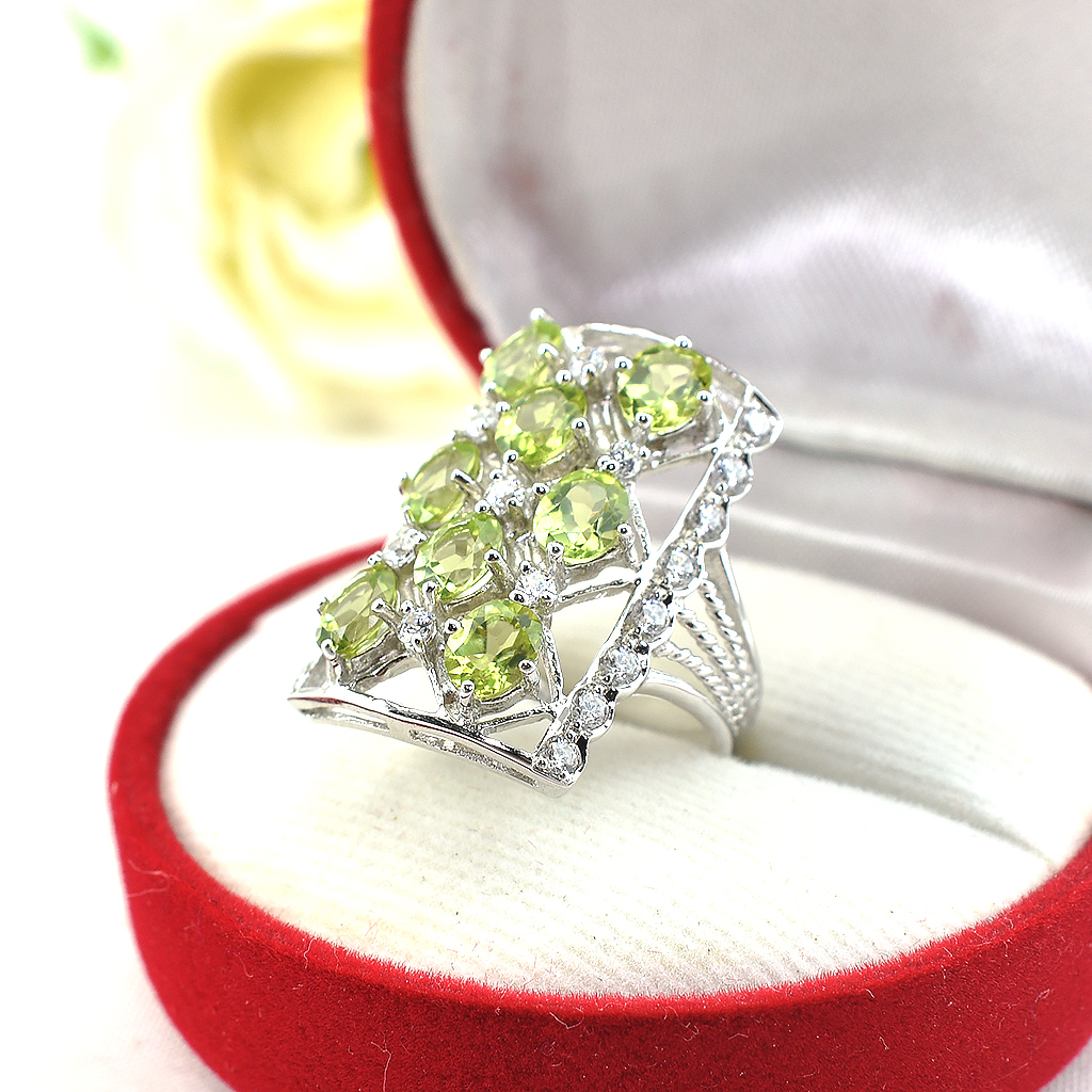 SKJewelryfactory แหวนพลอยเพอริดอทแท้ หน้าแหวนสี่เหลี่ยมใส่ สไตล์หรูหรา เหมาะกับใส่นิ้วกลาง ER00841-PDT