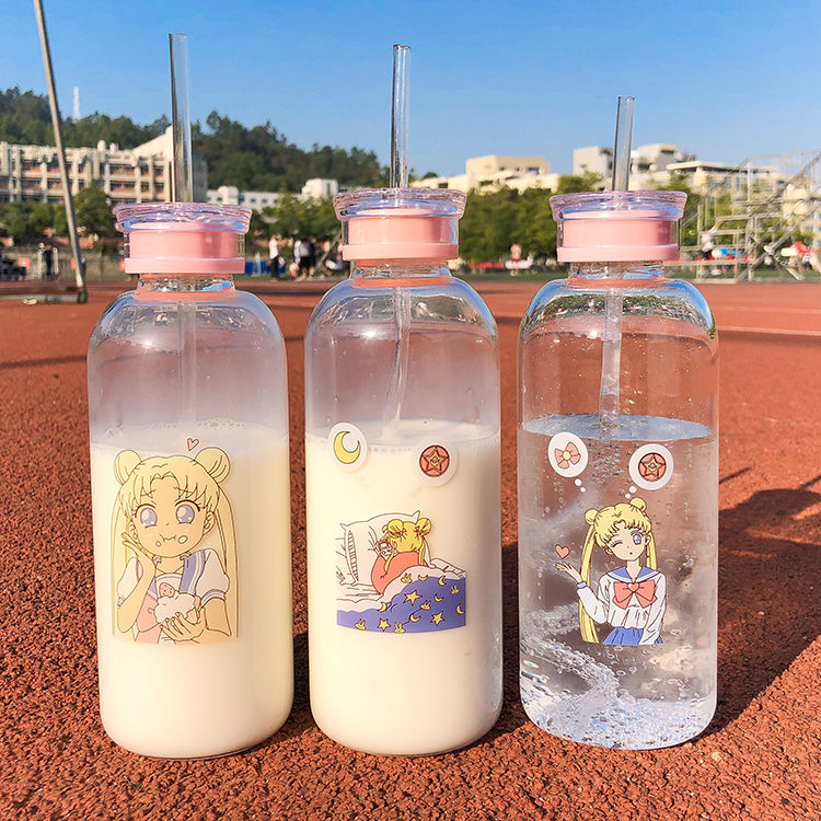 Pre-Order ขวดใส่น้ำ ใส่นม Sailor Moon มีฝาปิด กับฝาหลอด มี 2 ขนาด 450 / 750 ml. มี 3 ลาย