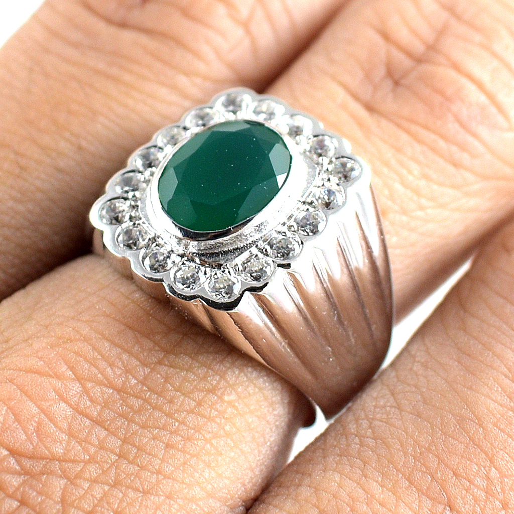 SKJewelryFactory แหวนชาย พลอยแท้ สีเขียวมรกต ล้อมเพชร MR00391-GAG