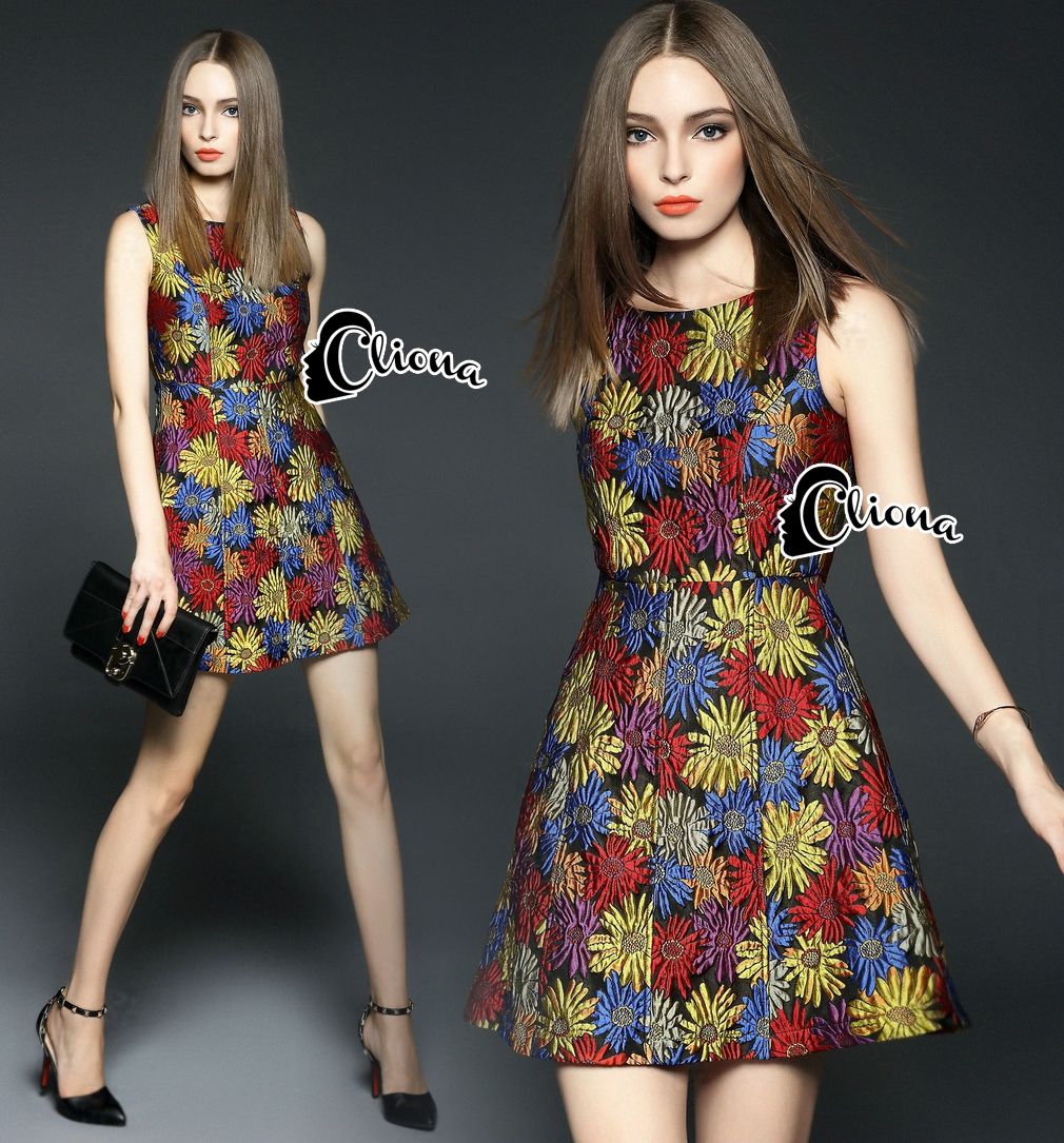 พร้อมส่ง Mini dress แขนกุดทรงเข้ารูป ปักลายดอกทานตะวัน