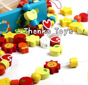 ร้อยเชือกลูกปัด Lacing beads with box ของ Yours Toys
