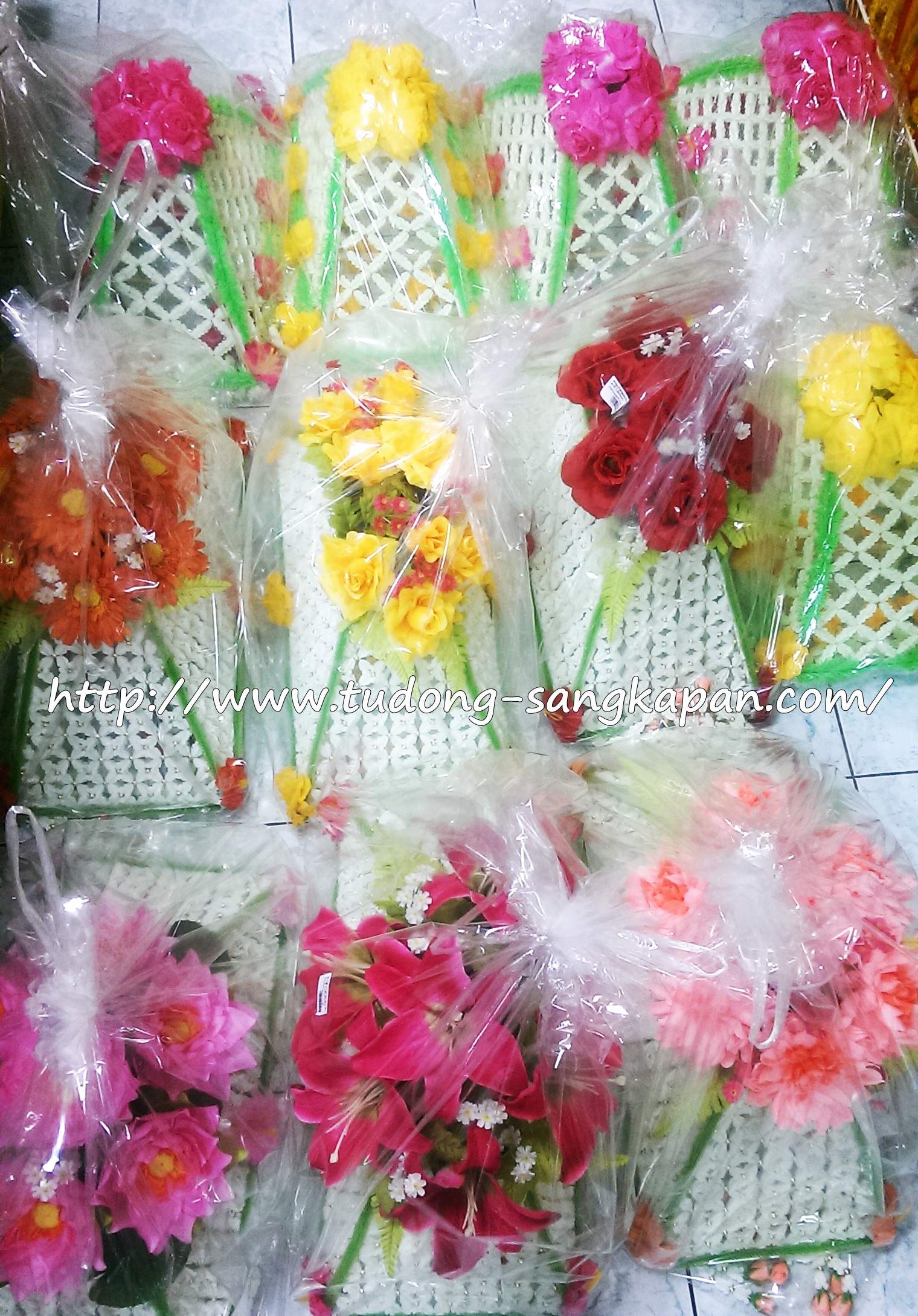 ครอบไตรดอกรักอย่างดี (ตาถี่)