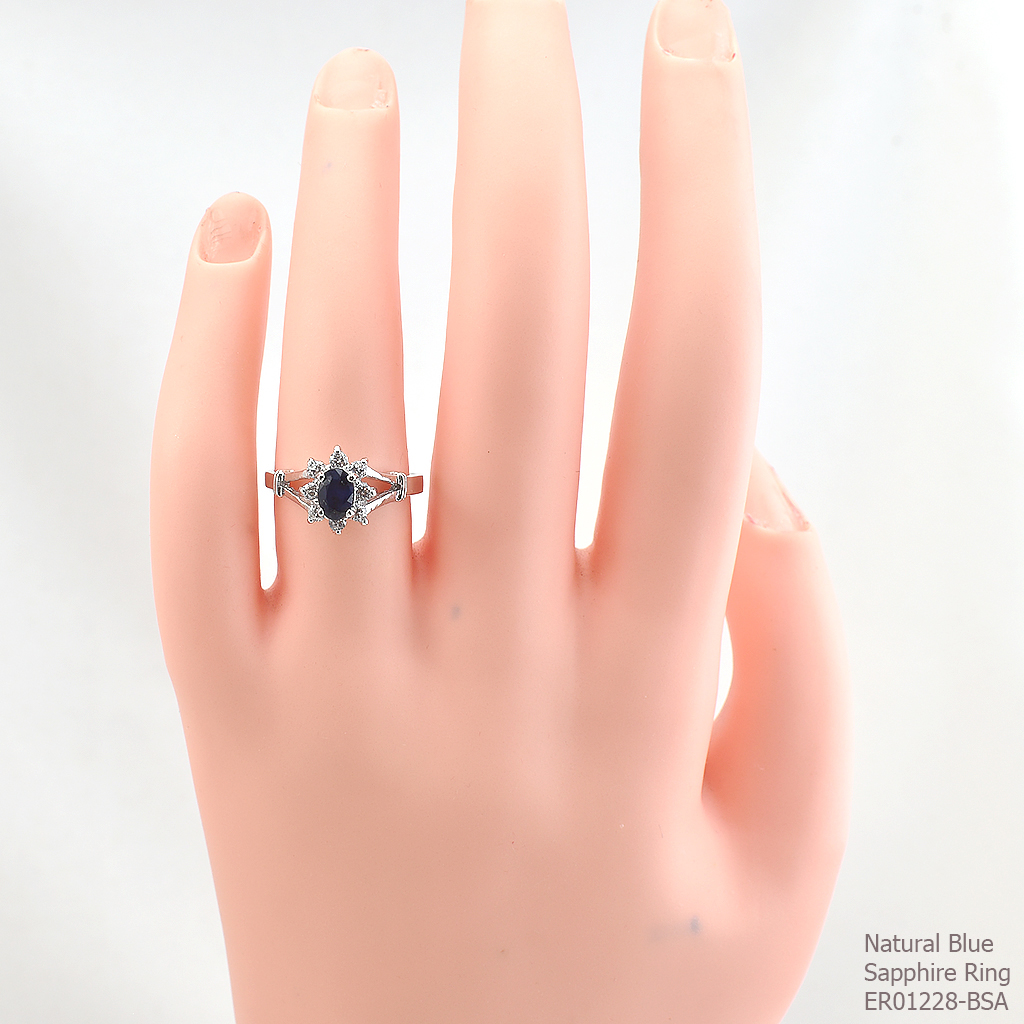 SKJewelryfactory แหวนไพลินล้อมเพชร ตัวเรือนเงินแท้ ER01228-BSA