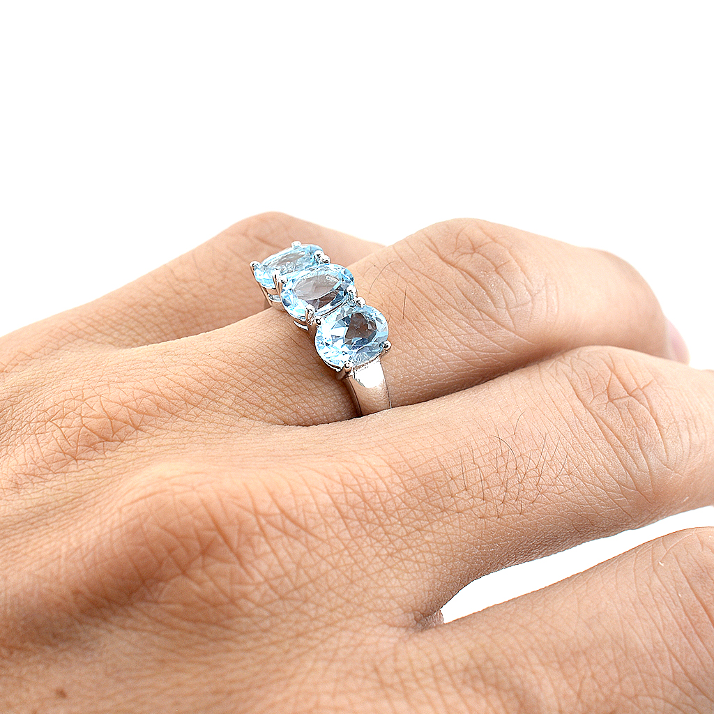SKJewelryfactory แหวนเงินแท้ ฝังสกายบลูโทปาซแท้ ดีไซด์พลอยโดดเด่น ER01769-BTP