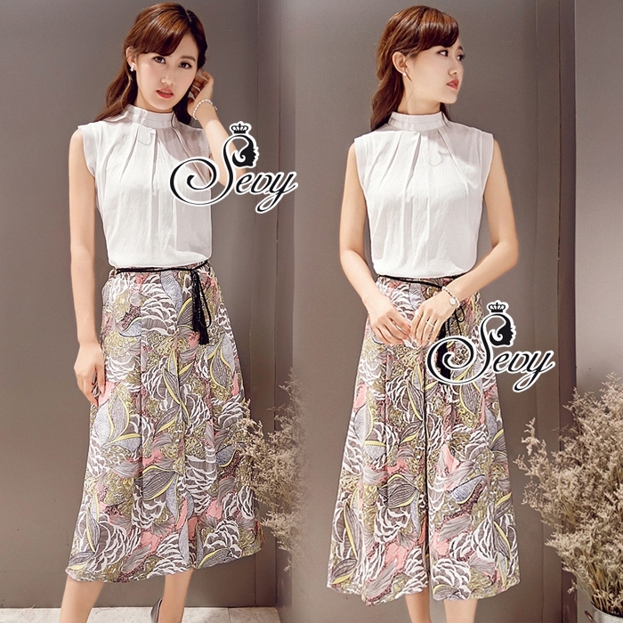 พร้อมส่ง เสื้อแขนกุดสีขาว ดีเทลเชือกผูกด้านปกคอหลัง
