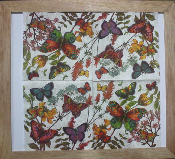 แนวภาพวินเทจ ผีเสื้อ กับดอกไม้ Butterfly in Forest เป็นภาพครึ่งแผ่น กระดาษแนพกิ้นสำหรับทำงาน เดคูพาจ Decoupage Paper Napkins ขนาด 33X33cm