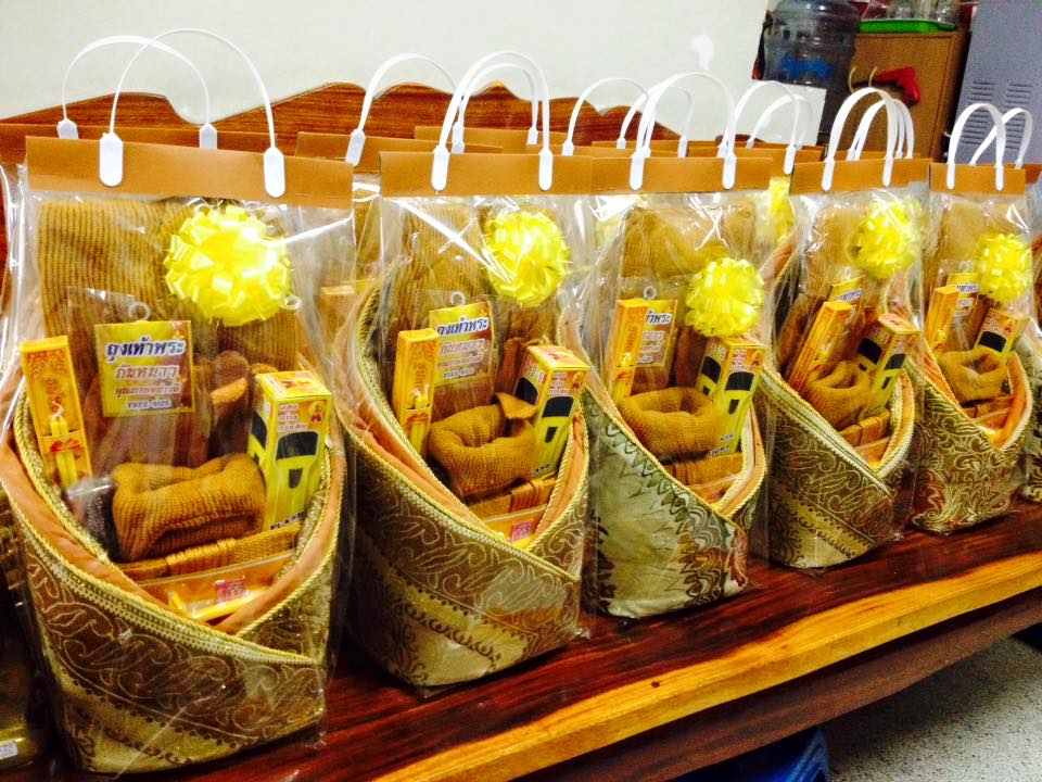 สังฆทานอาสนะ (ชุดเครื่องกันหนาวพระ)