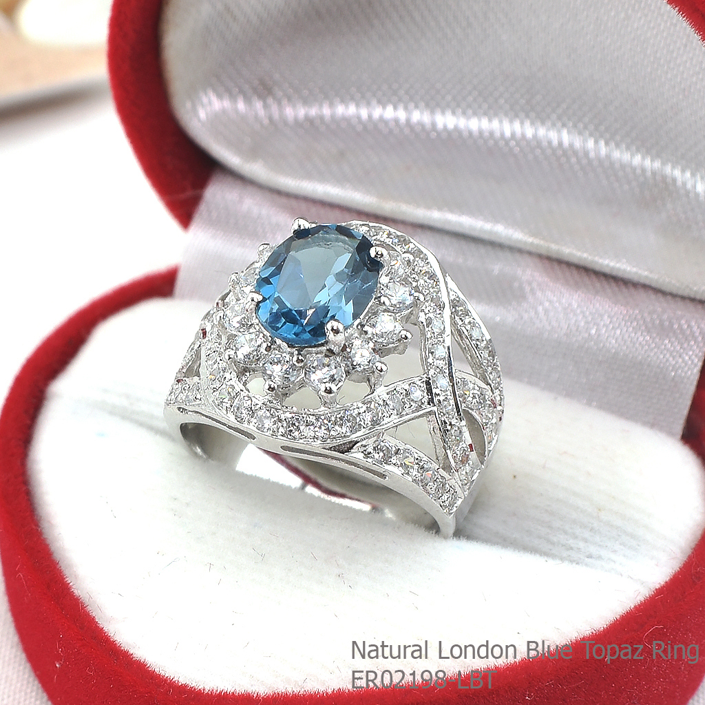 SKJewelryfactory แหวนเงินแท้ ฝังพลอยลอนดอนบลูโทปาซแท้ ล้อมเพชร ดีไซด์หรูหราอลังการณ์ ER02198-LBT
