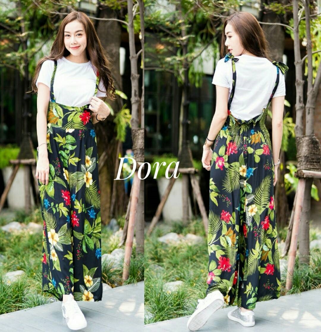 เสื้อผ้าเกาหลี พร้อมส่ง เสื้อยืดขาว+เอี้ยมกางเกงลายดอก