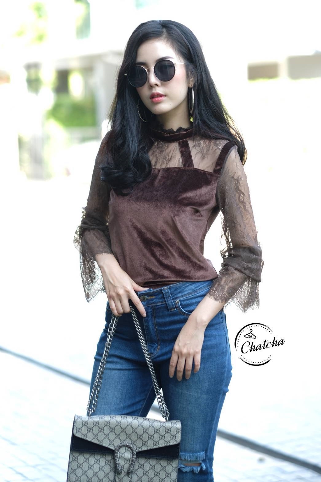 เสื้อเกาหลี พร้อมส่ง เสื้อคอปีน ผ้ากำมะหยี่แต่งซีทรู
