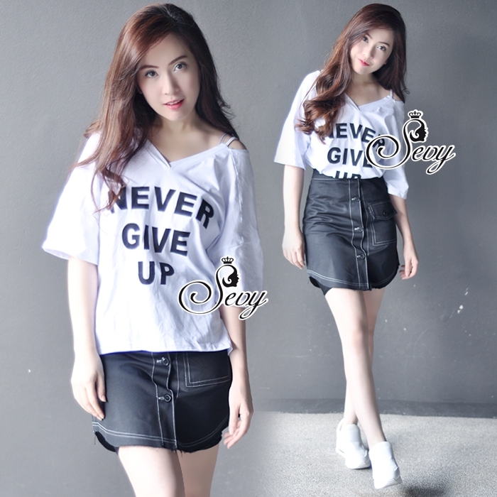 พร้อมส่ง เสื้อยืดคอวี สกรีนภาษาอังกฤษ