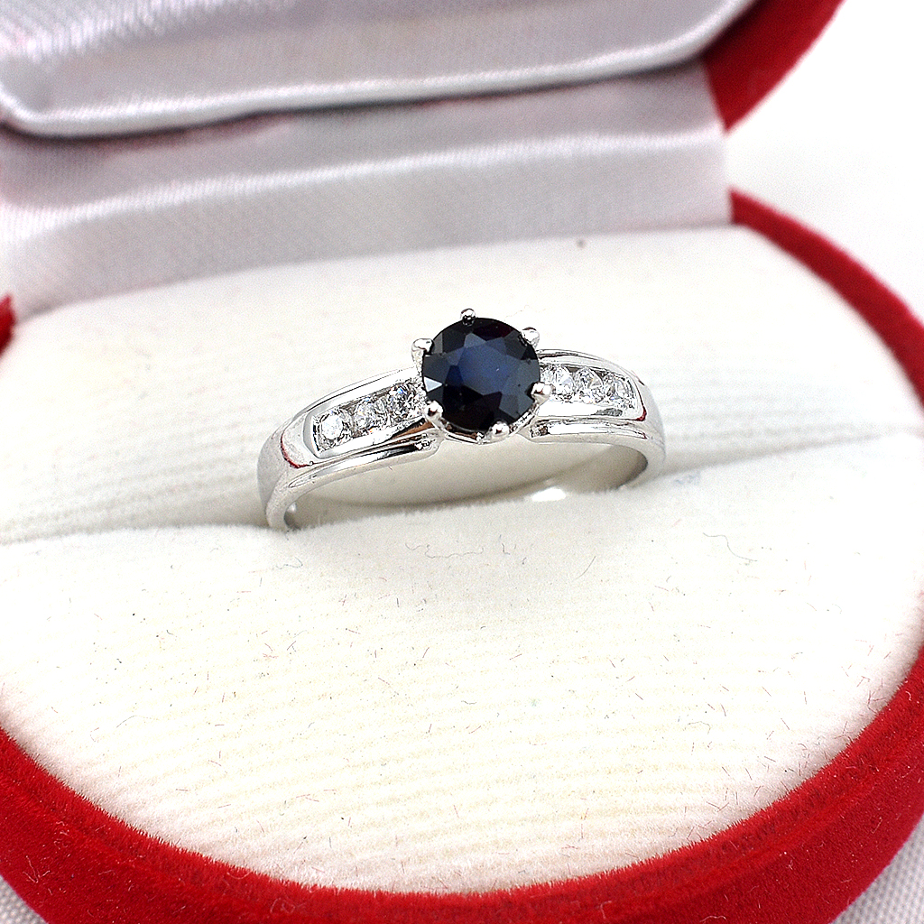 SKJewelryfactoryแหวนเงินแท้ ฝังพลอยไพลินแท้ โดดเด่น พร้อมประดับเพชร ER00609-BSA