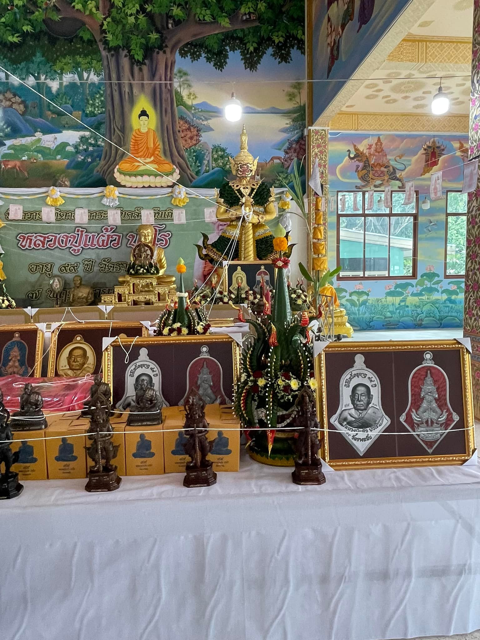 ท้าวเวสสุวรรณ ที่ระลึกพิธีไหว้ครู99ปี หลวงปู่แผ้ว ปวโร วัดรางหมัน เนื้อเงินลงยา ตอกกรรมการ เลขมงคล21