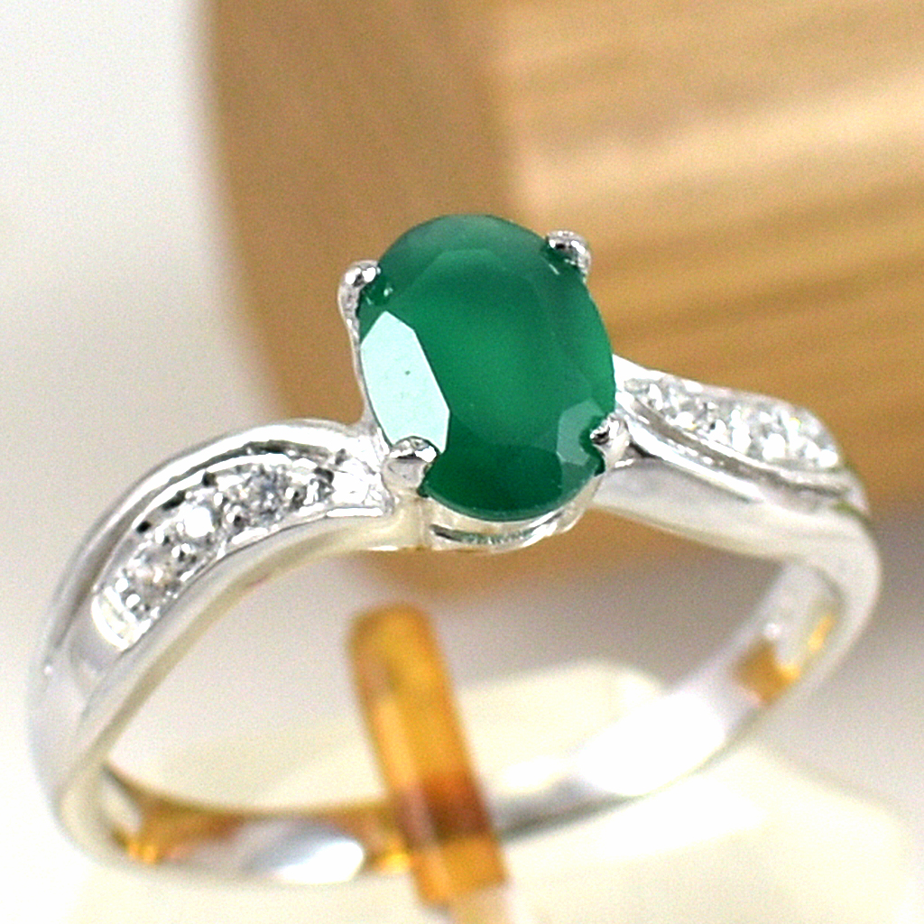 SKJewelryFactory แหวนเงินแท้ ฝังพลอยกรีนะเกทแท้ สีเขียวมรกตและเพชร ER01555-GAG