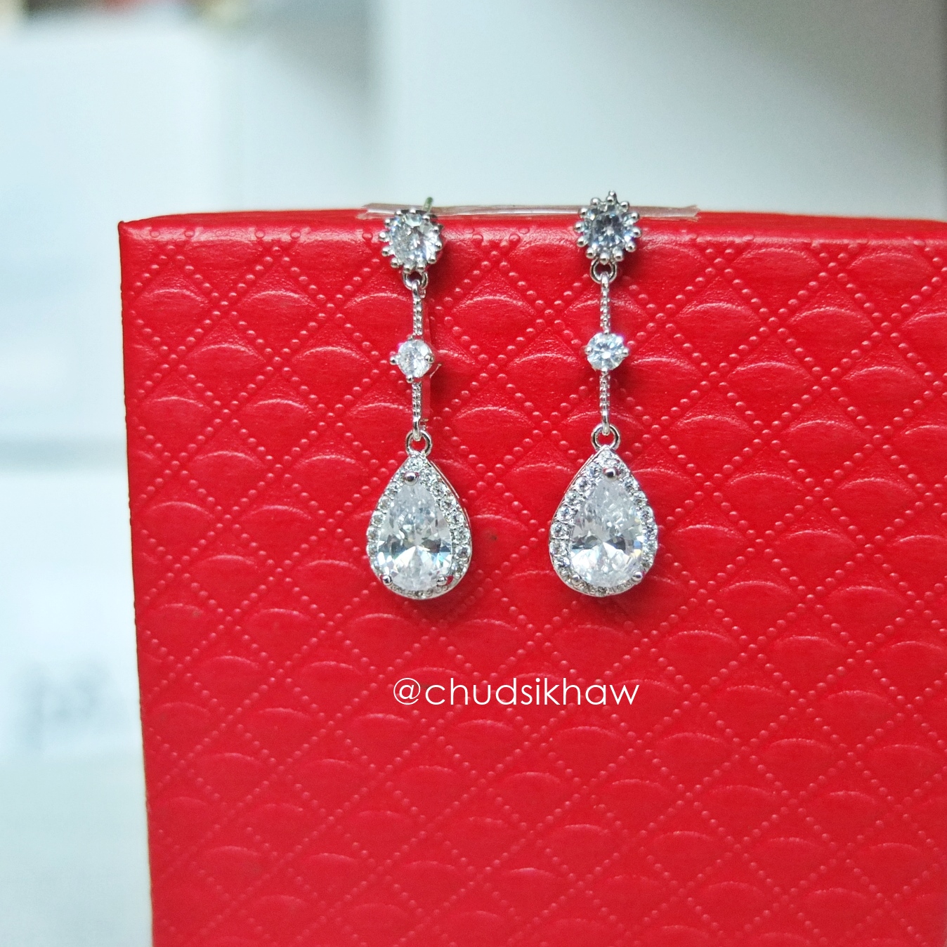 ต่างหูหลายแบบน่ารัก เล่นไฟ มุกแวววาว สวย ราคา 190 - 350 บาท