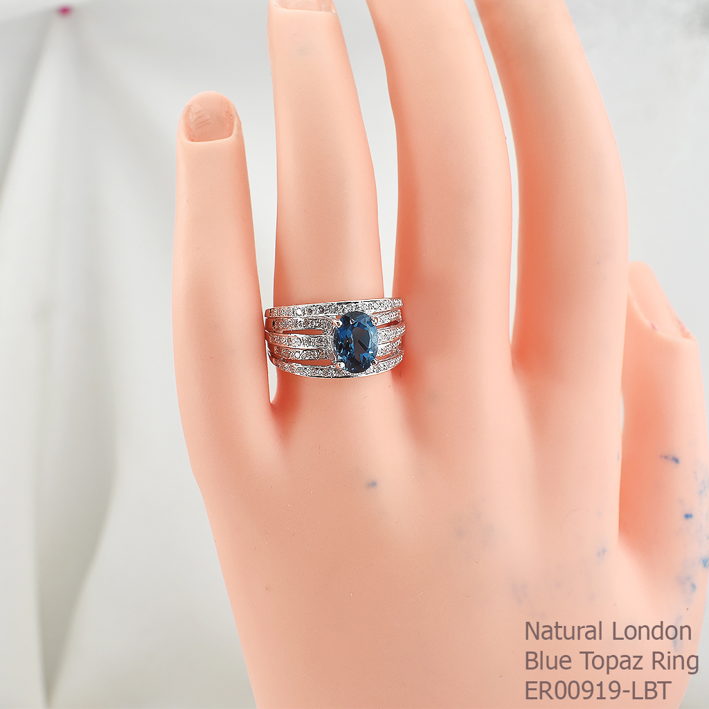 SKJewelryfactory แหวนพลอยแท้ ดีไซส์เพชร 5 แถว ประดับยอดด้วย พลอยลอนดอนบลูโทปาซแท้ ER00919-LBT