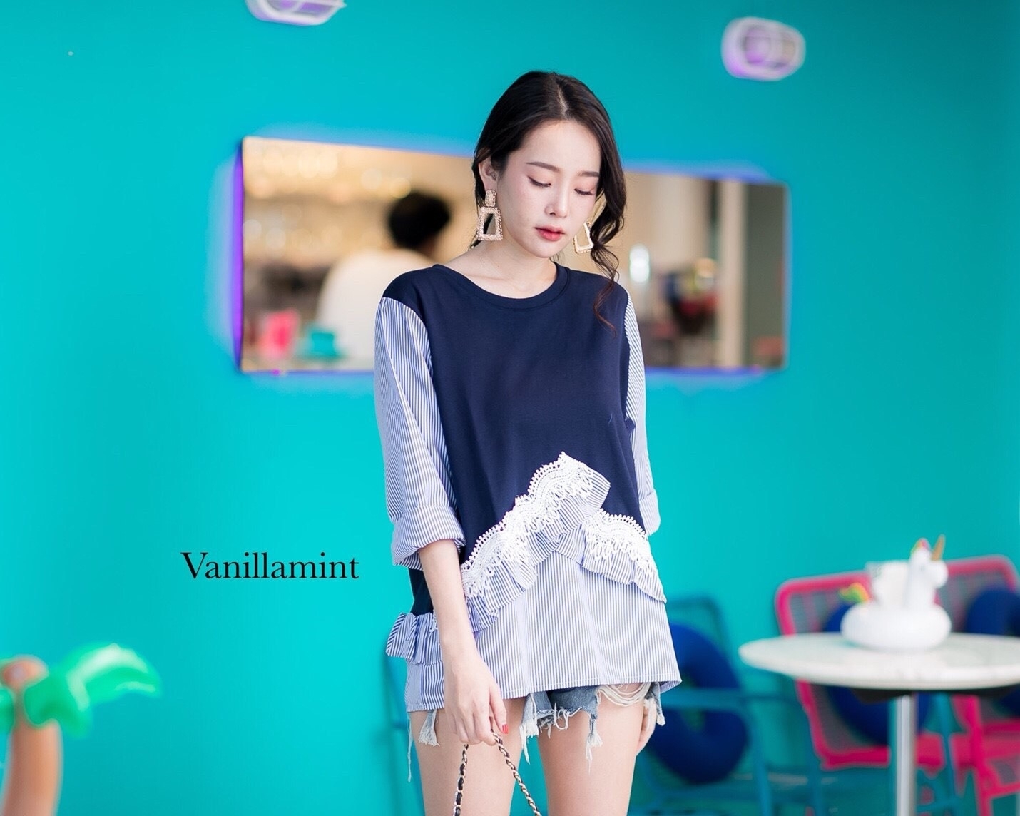 เสื้อเกาหลี เสื้อสีกรม แขนยาวลายทาง