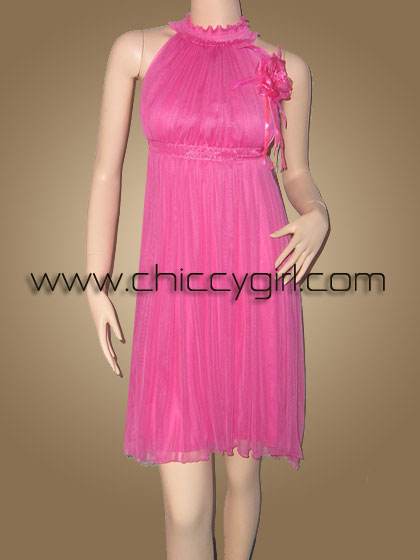 ชุดราตรีคอเต่า แต่งเอวด้วยริบบิ้นแก้ว สีชมพูช๊อคกิ้งพิ้งค์ ผูกโบว์ที่เอว หรือปล่อยด้านหน้าไปผูกโบว์ด้านหลังก็ได้