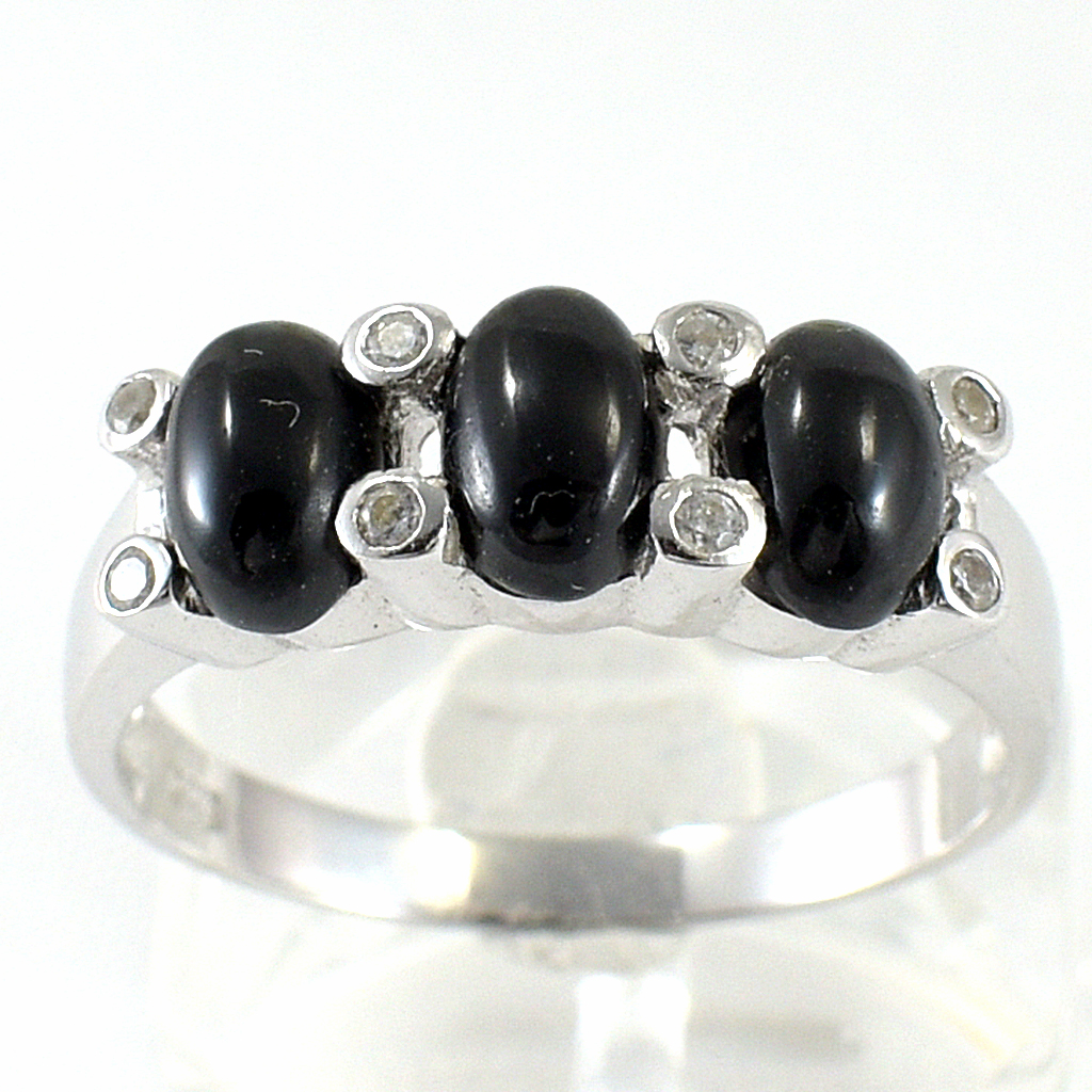 SKJewelryFactory แหวนพลอยนิลแท้ เจียรนัยแบบหลังเบี้ย แหวนพลอยเรียง 3 เม็ด ER00346-ONC