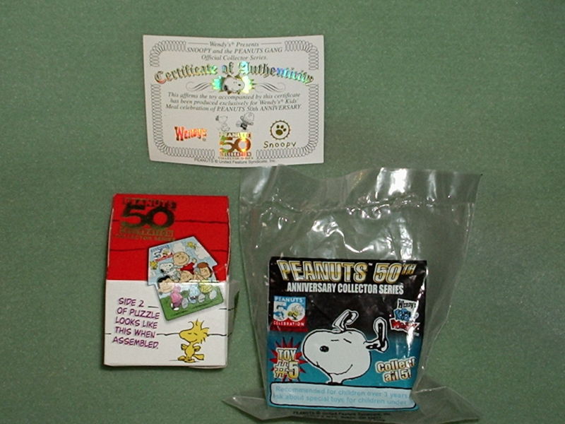 2001 Wendy Toy Meal ร้านเวนดี้ USA ของเล่น ของสะสม ฉลองครบรอบ Peanuts Snoopy 50th อยู่ในแพ็คค่ะ MIP
