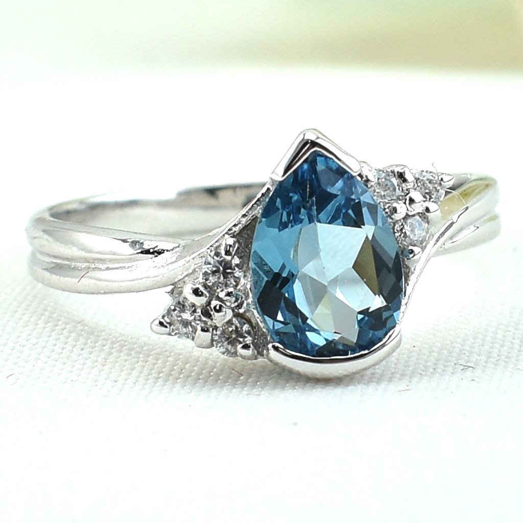 SKJewelryfactory แหวนเงินแท้ ฝังพลอยสวิสบลูโทปาซแท้ รูปทรงหยดน้ำ เจิดจรัส ER02007-SBT