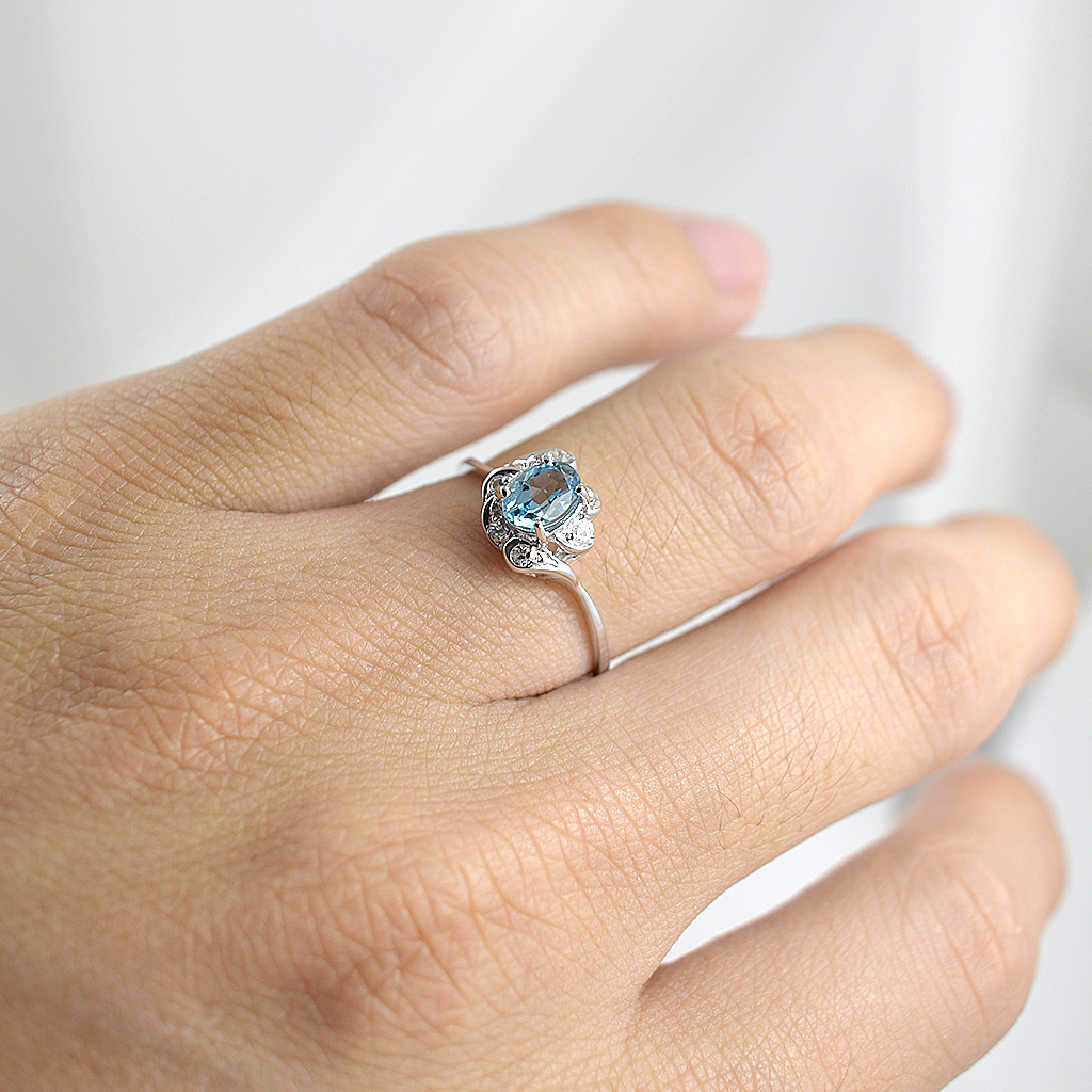 SKJewelryfactory แหวนเงินแท้ 92.5% ฝังพลอยสวิสบลูโทปาซแท้ ประดับเพชร ER01112-SBT