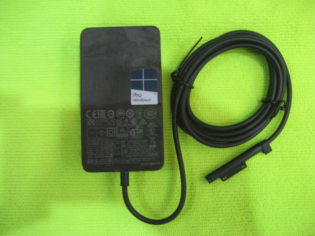 Microsoft Surface Pro 3 Adapter
