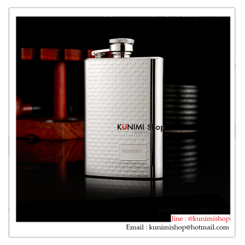 กระป๋องใส่เหล้าและเครื่องดื่ม ขนาด 4 Oz *รุ่นนี้งานอย่างดี เกรดพรีเมียม เนื้อสแตนเลสหนา ขัดเงาวาว บรรจุในกล่องสวยงาม กระป๋อง ขวด ใส่เหล้า ใส่เครื่องดื่ม ทำจาก สแตนเลส Stainless Steel ไม่เป็นสนิม -------------------------------------------------------------------- ขนาดความจุ 4 ออนซ์ (120 ซีซี ) กว้าง : 7 ซม.x สูง(ถึงฝา) 10.5 ซม.