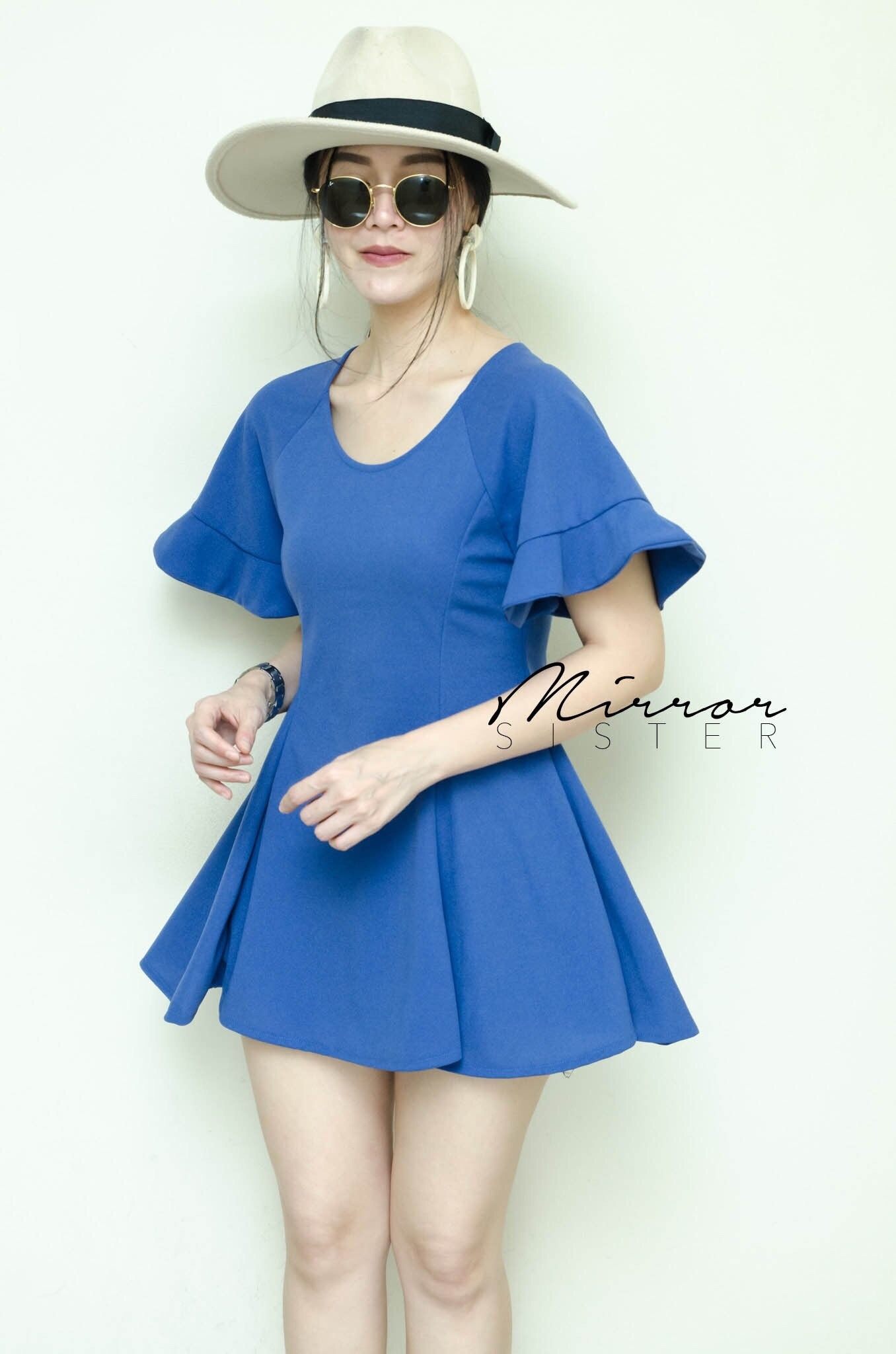 เสื้อผ้าเกาหลี พร้อมส่ง เสื้อแขนกระดิ่งระบายๆ