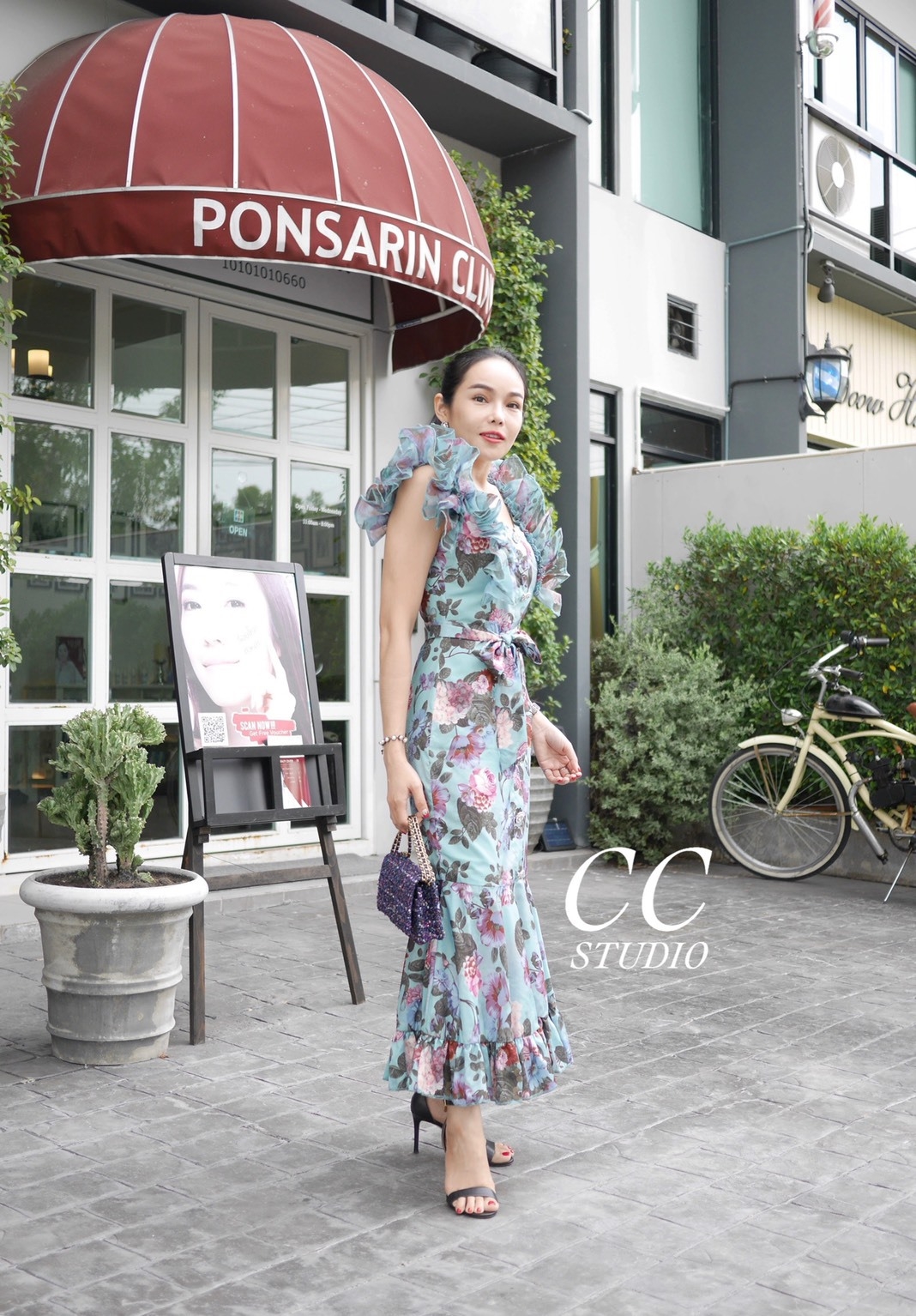 เดรสเกาหลี พร้อมส่ง เดรส คอกลม ทรงหางปลา พิมพ์ดอกไม้