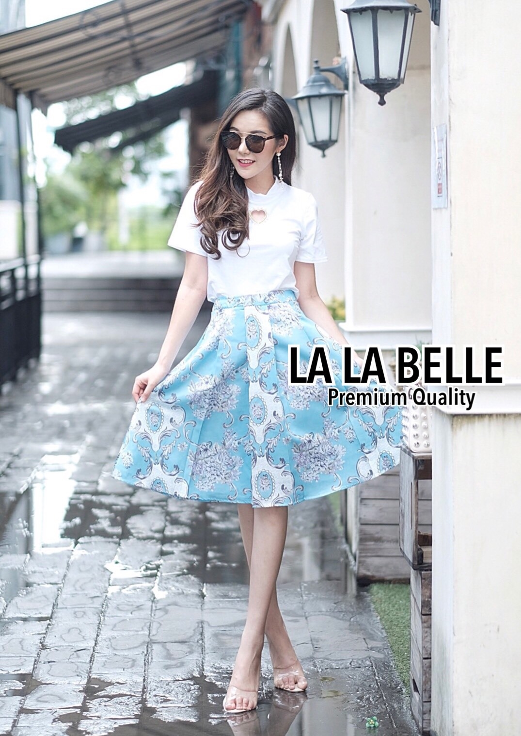 เสื้อผ้าเกาหลี พร้อมส่ง เสื้อยืดสีขาว อกฉลุหัวใจ