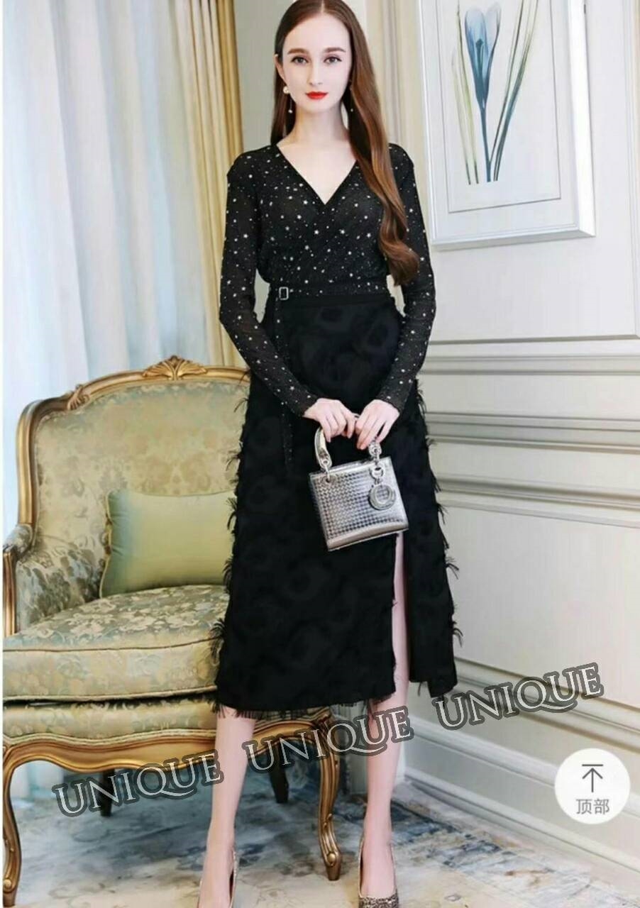เสื้อผ้าเกาหลี พร้อมส่ง เสื้อกับกระโปรงเอวสูงผ่าหน้า