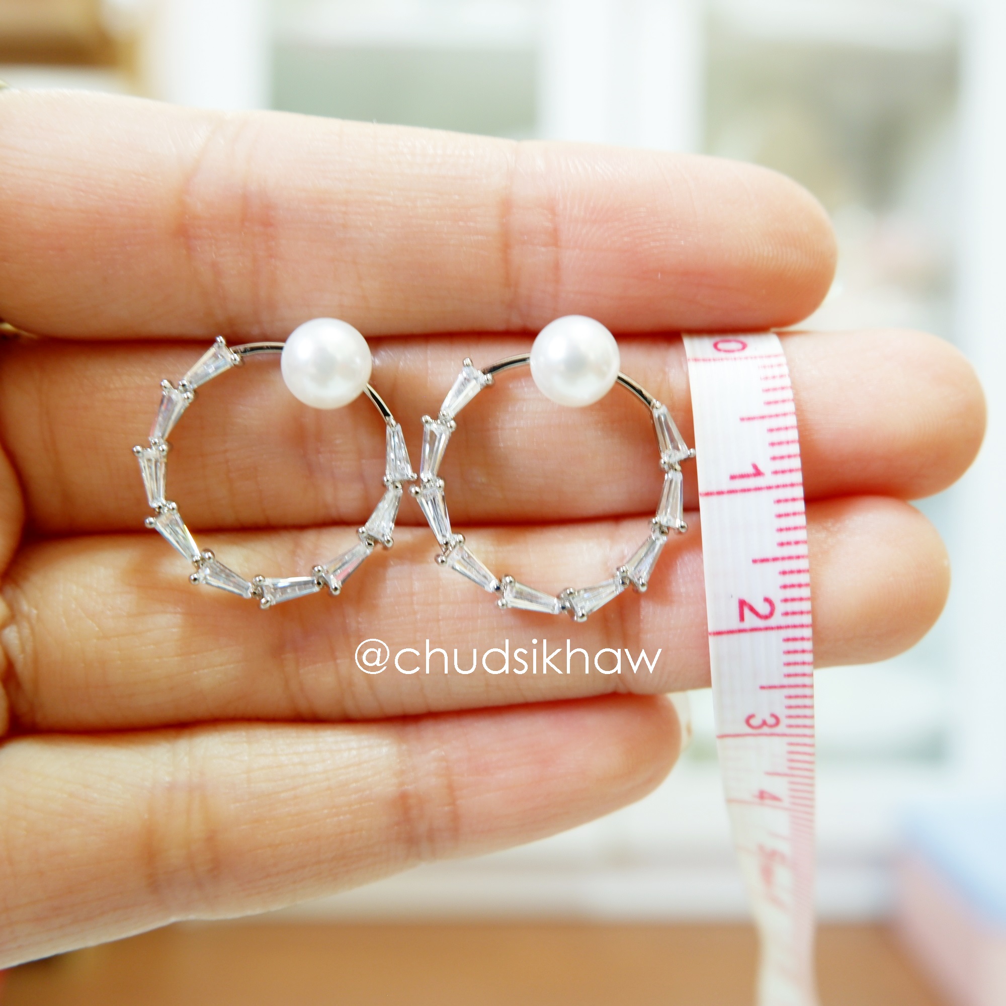 ต่างหูหลายแบบน่ารัก เล่นไฟ มุกแวววาว สวย ราคา 190 - 350 บาท