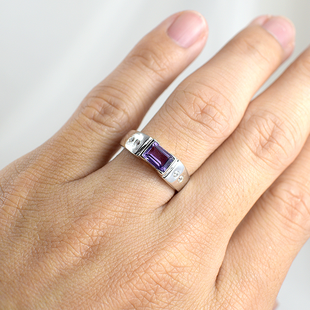 SKJewelryFactory แหวนเงินแท้ ฝังพลอยแอมิทิสต์แท้ พลอยเหลี่ยม ประดับเพชร ER02351-AMT