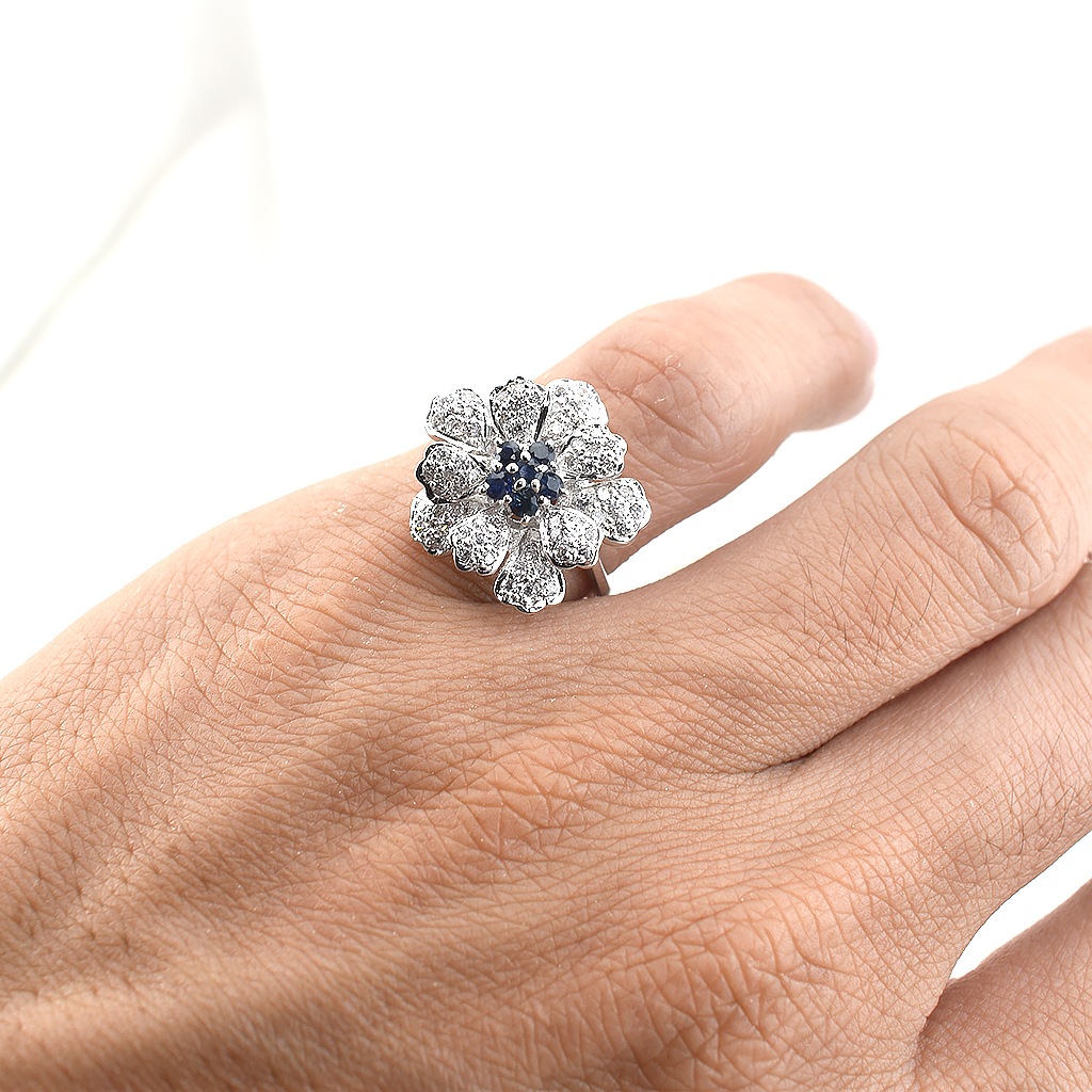 SKJewelryfactory แหวนดอกไม้ ไพลินแท้ ดีไซน์แปลกใหม่ สวยเก๋ ER01039-BSA