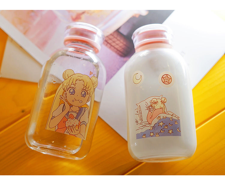 Pre-Order ขวดใส่น้ำ ใส่นม Sailor Moon มีฝาปิด กับฝาหลอด มี 2 ขนาด 450 / 750 ml. มี 3 ลาย