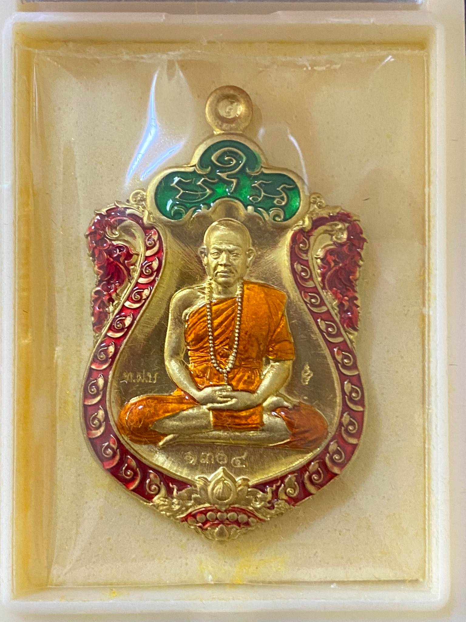 เจ้าสัวสมปรารถนา เนื้อทองฝาบาตร ลงยาขอบสีแดง พระอาจารย์สุริยันต์ โฆสปัญฺโญ วัดป่าวังน้ำเย็น