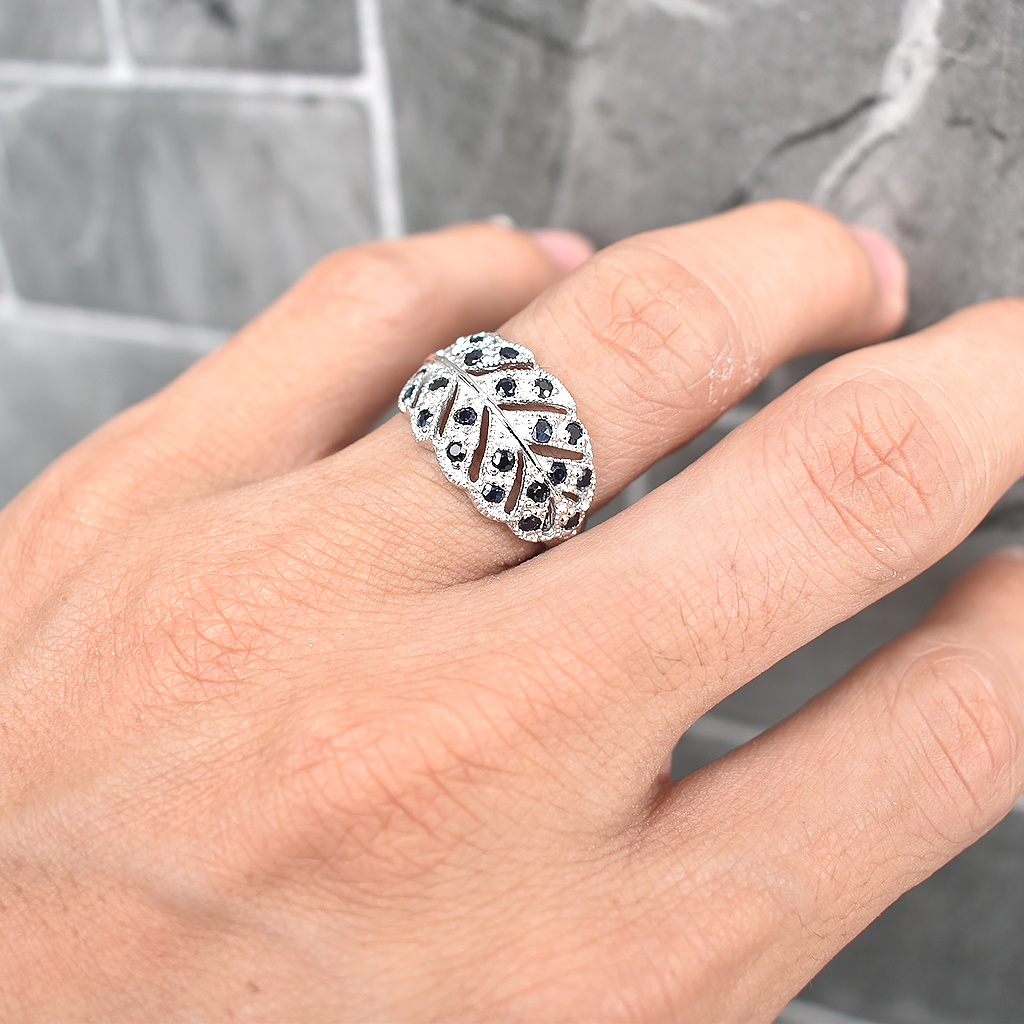 SKJewelryfactory แหวนใบไม้เงินแท้ 92.5% ฝังพลอยไพลินแท้ ER01072-BSA