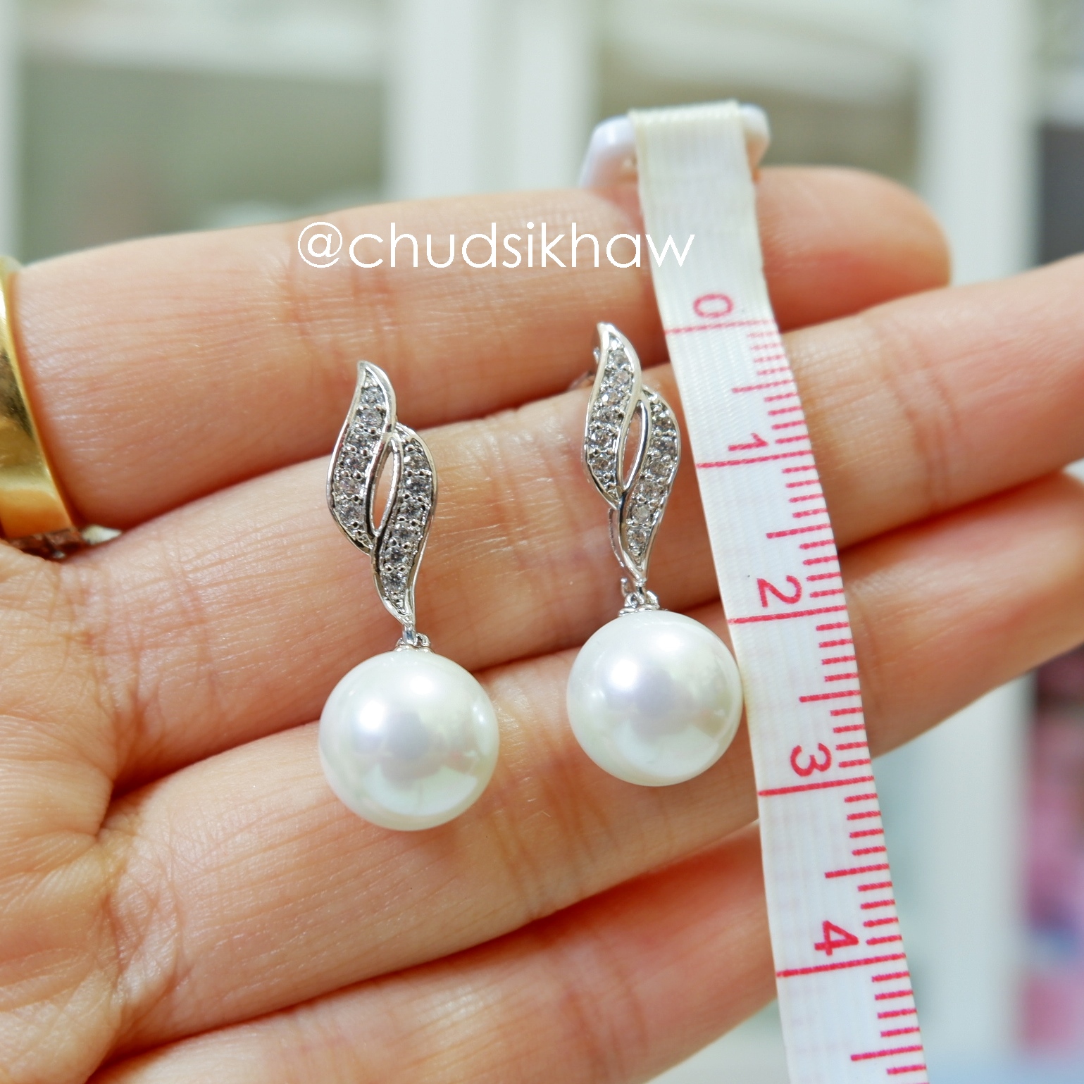 ต่างหูหลายแบบน่ารัก เล่นไฟ มุกแวววาว สวย ราคา 190 - 350 บาท