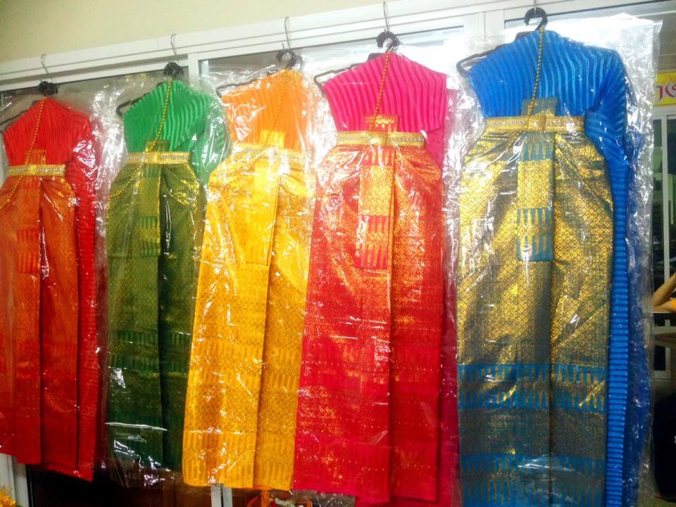 ชุดไทยแก้บน