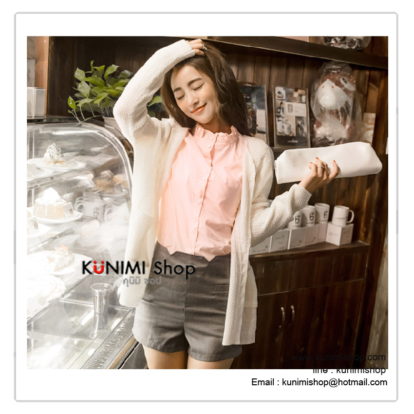  เสื้อเชิ้ต คอเต๋าระบาย แขนยาว กระดุมผ่าหน้า ใส่ได้หลายโอกาสคะ Size : M ( รอบอกไม่เกิน 35 นิ้วคะ) เนื้อผ้า : ผ้าฝ้ายคุณภาพสูง มี 4 สี : สีขาว , สีดำ , สีฟ้า , สีชมพู