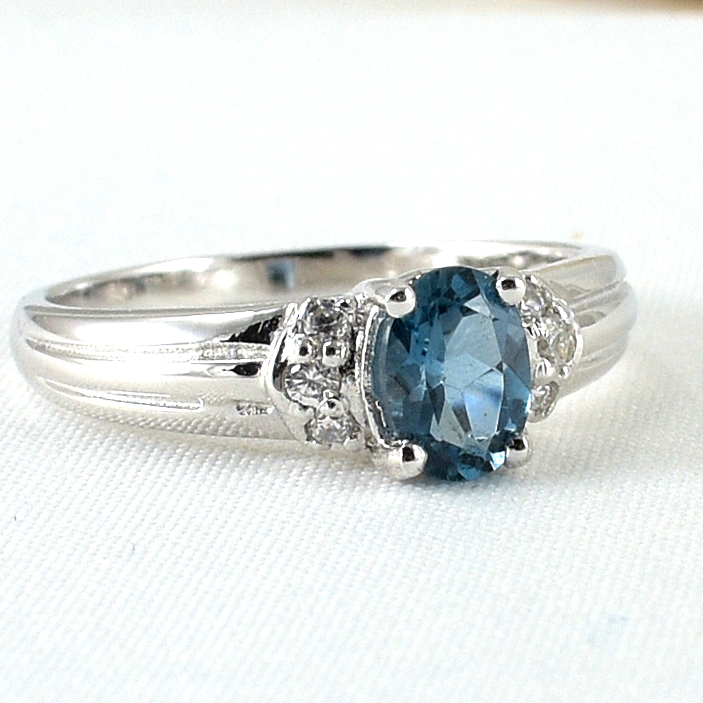 SKJewelryfactory แหวนพลอยลอนดอนบลูโทปาซแท้ สีฟ้าเข้ม ใส่แล้วดูภูมิฐาน ER02346-LBT