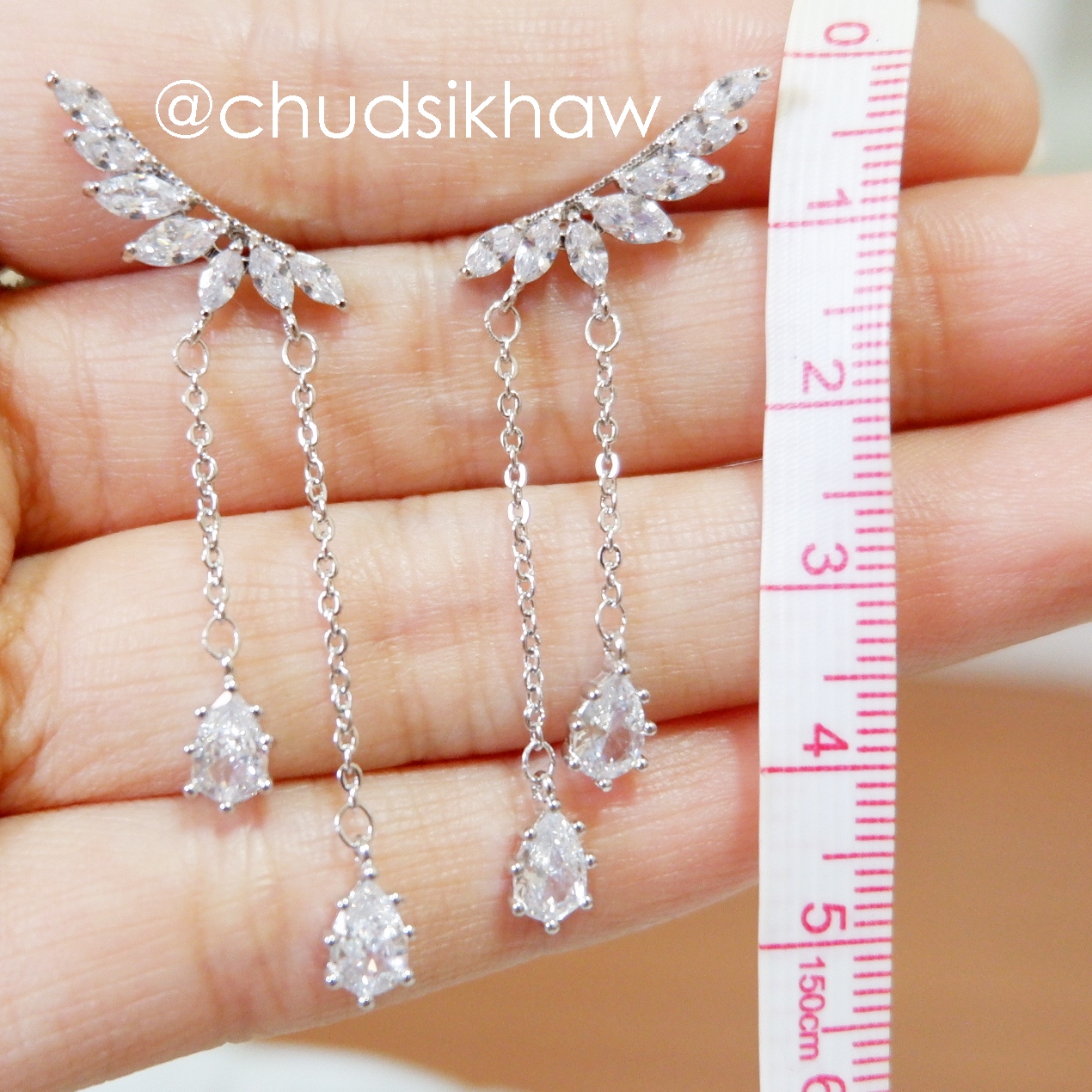 ต่างหูหลายแบบน่ารัก เล่นไฟ มุกแวววาว สวย ราคา 190 - 350 บาท
