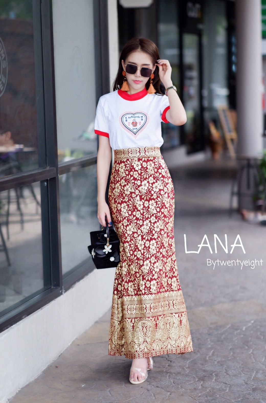 เสื้อผ้าเกาหลี พร้อมส่ง เสื้อยืด งานปักลิงลูกท้อ