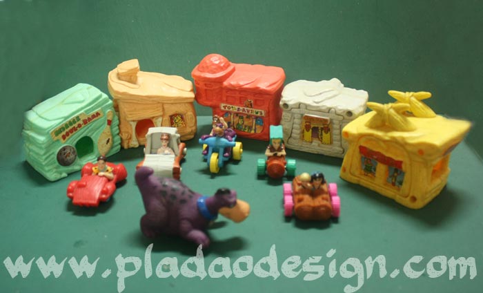 1994 McDonald's แมคโดนัลด์ ของเล่น ของสะสม Happy Meal The Flintstones บ้านพร้อมรถ + Dino Under 3 อยู่นอกแพ็คค่ะ