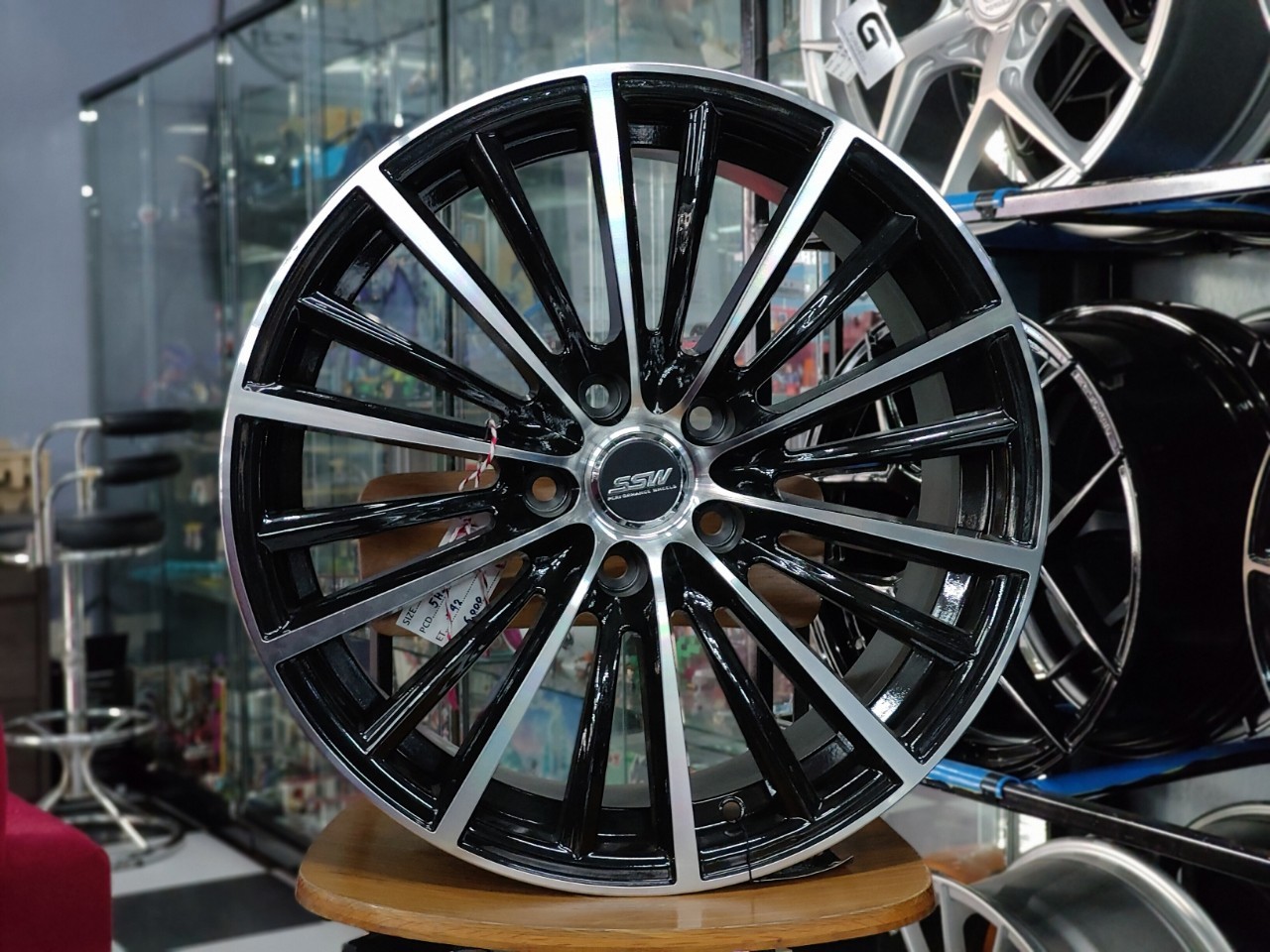 ล้อ SSW S166 ขอบ 18x8.5 5x114.3 ET38สีดำเงาหน้าเงิน *ราคาต่อวง