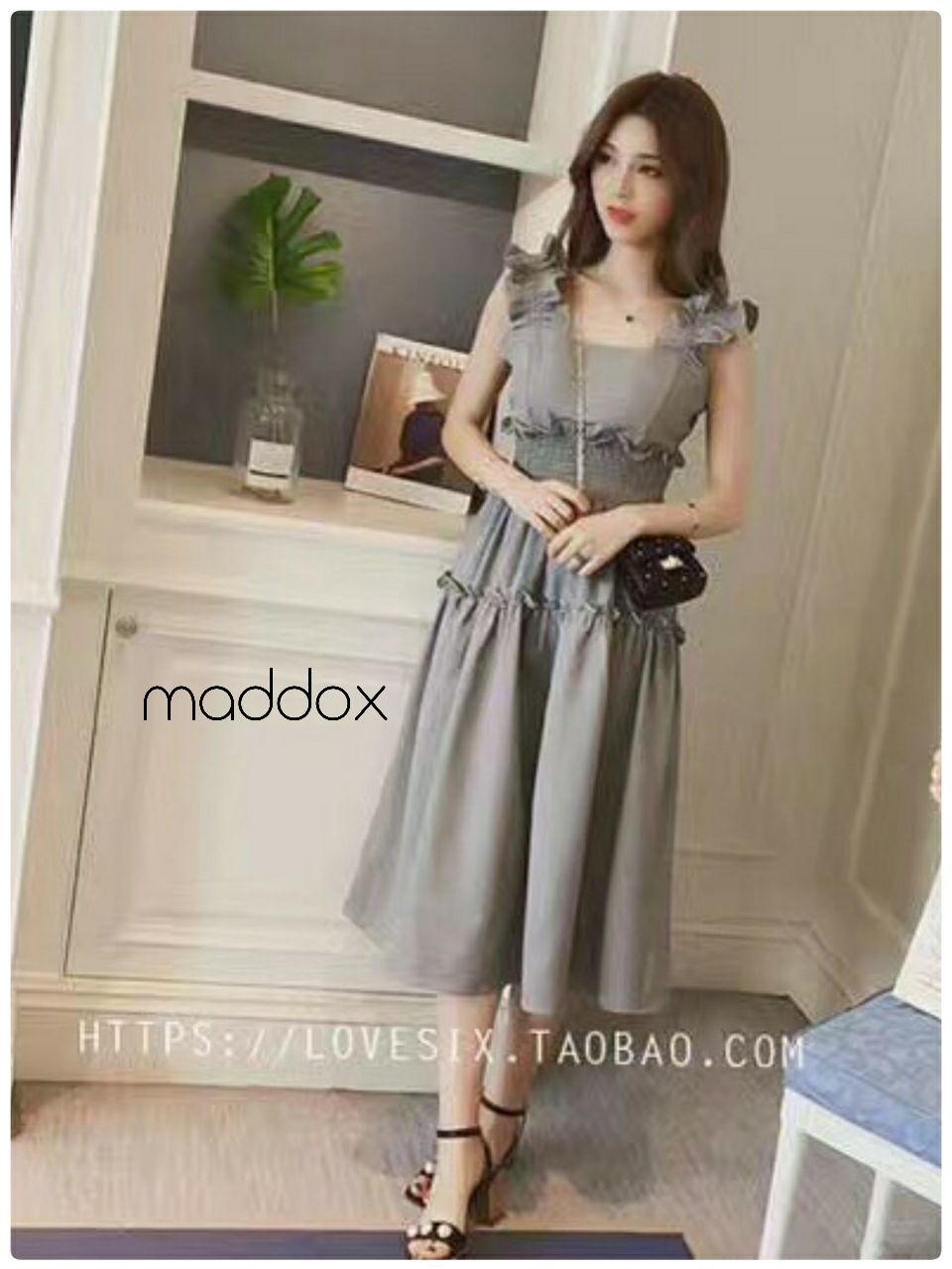 พร้อมส่ง เดรสสายเดี่ยวเปิดไหล่ เอวสม๊อค