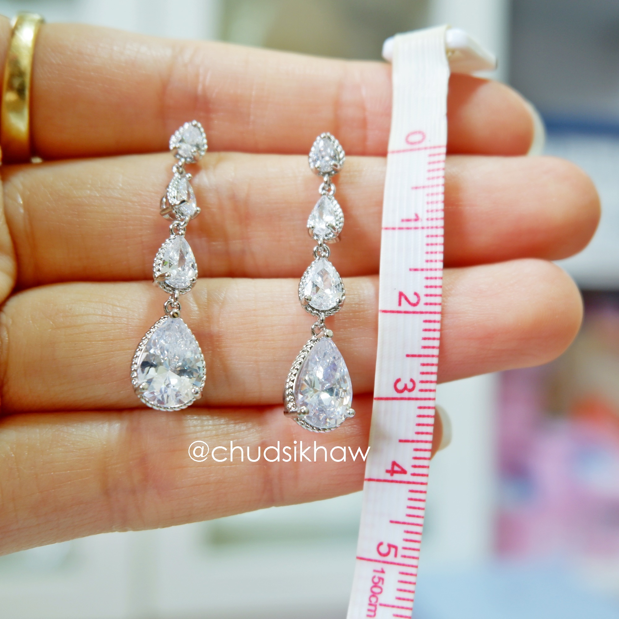 ต่างหูหลายแบบน่ารัก เล่นไฟ มุกแวววาว สวย ราคา 190 - 350 บาท