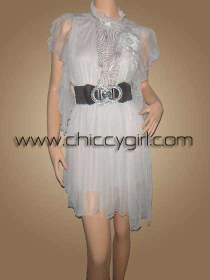 ชุดราตรีสีขาว คอจีบแต่งแถบเลื่อมแขนสาหร่าย