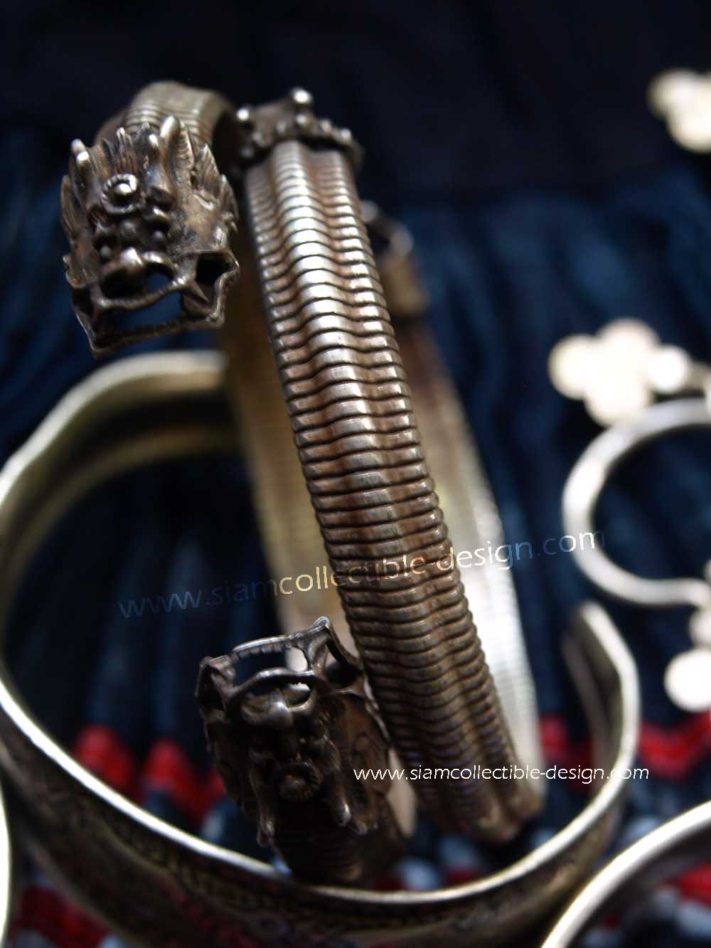 กำไลเงินหัวมังกรจากม้งจีน HSB003/ A couple Dragon hmong Tribe Bangle HSB003